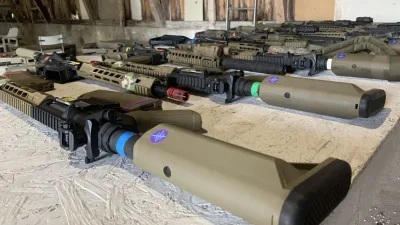 Vuokrareplikat pöydällä